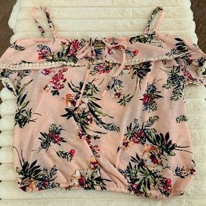 Crop spaghetti strap with shoulder open